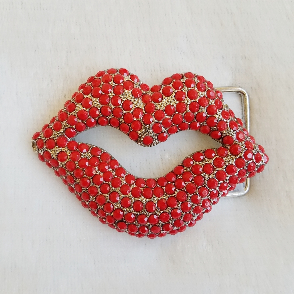 Red Stones Lips Silver Buckle